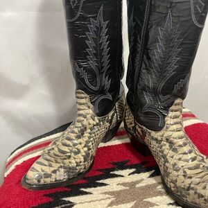 Tony Lama Black and Tan Western Boots “VINTAGE” genuine snake skin! RARE FIND